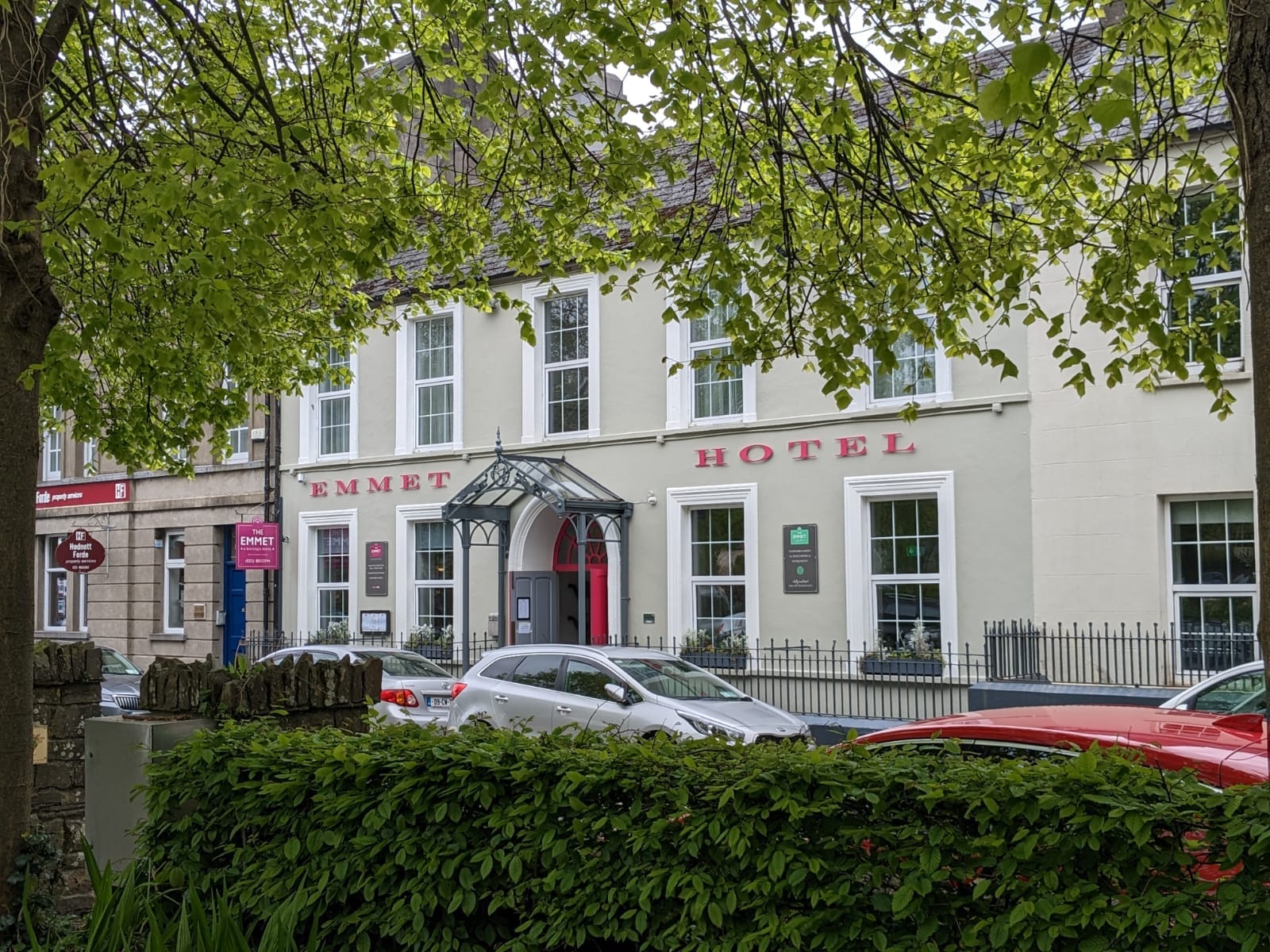 Emmet Hotel entrance